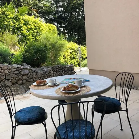 Almare Apartment *