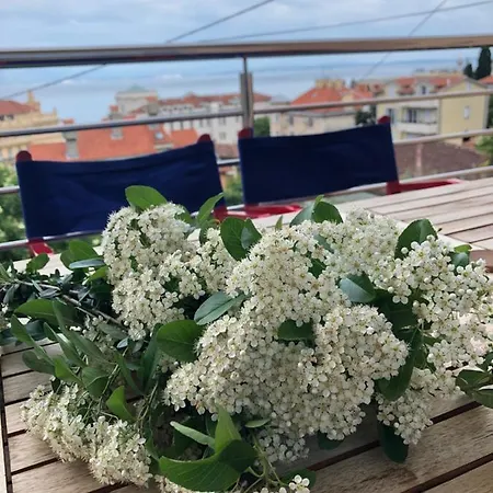 Almare Apartment *